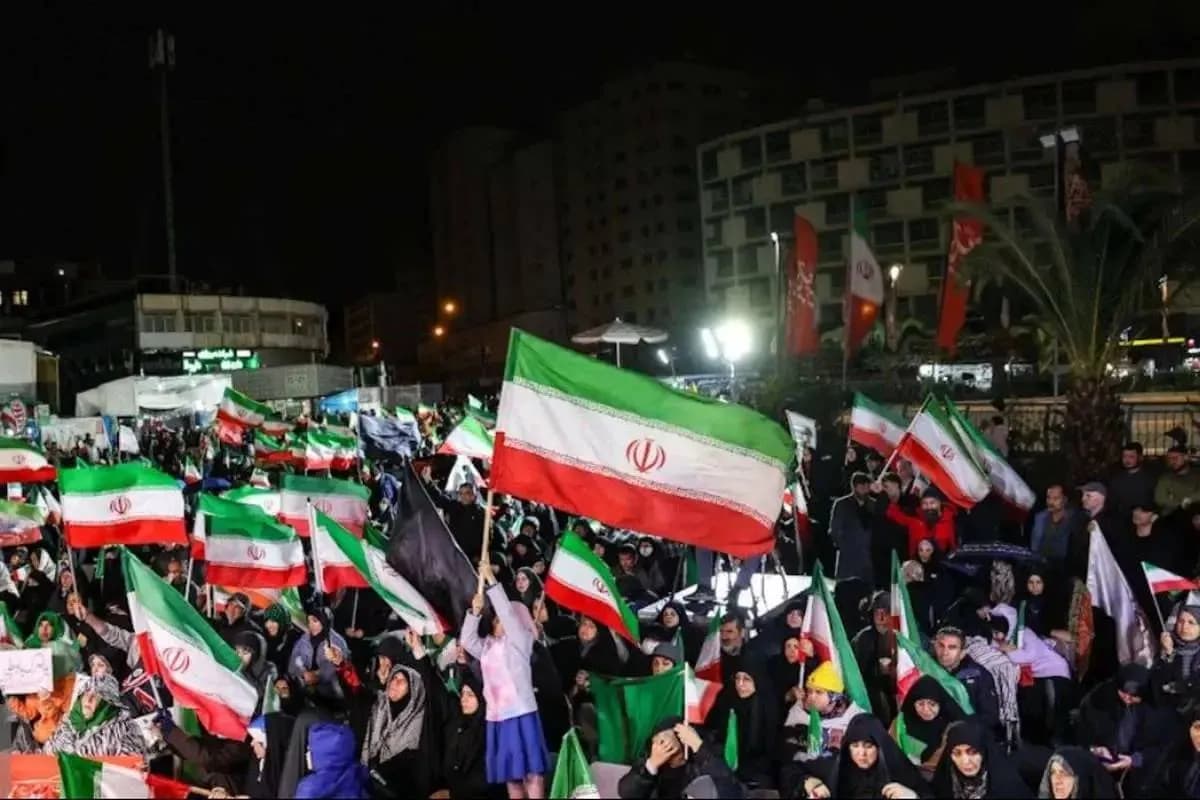 تصویر خبر: تجمعات مردمی، سنگ بنای اقتدار نظام