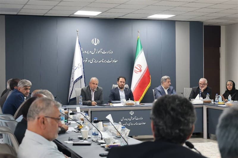 تصویر خبر: احمدی: اجازه جذب سفارشی در صندوق ذخیره فرهنگیان را نمی‌دهیم