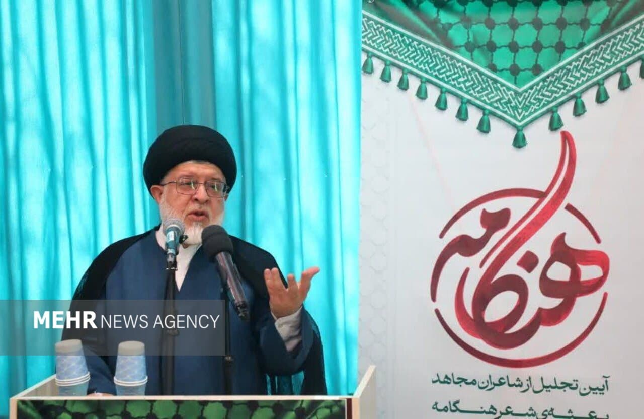 تصویر خبر: موسوی: شاعران و هنرمندان باید پرچمدار وحدت و انسجام ملی باشد