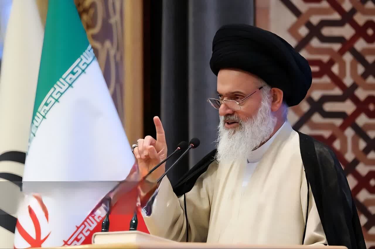 تصویر خبر: آیت الله حسینی بوشهری: جهاد علمی در کنار جهاد دفاعی نباید متوقف شود