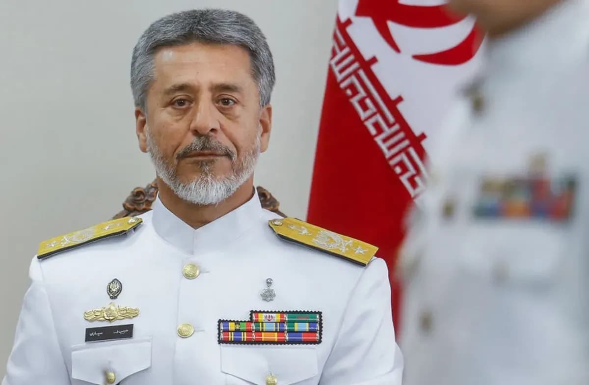 تصویر خبر: دریادار سیاری: تنگه هرمز بسته است؛ عبور باید با هماهنگی باشد