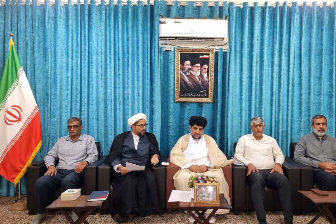 تصویر خبر: امام جمعه گناوه: انس با قرآن بهترین راه مقابله با آسیب‌های اجتماعی است