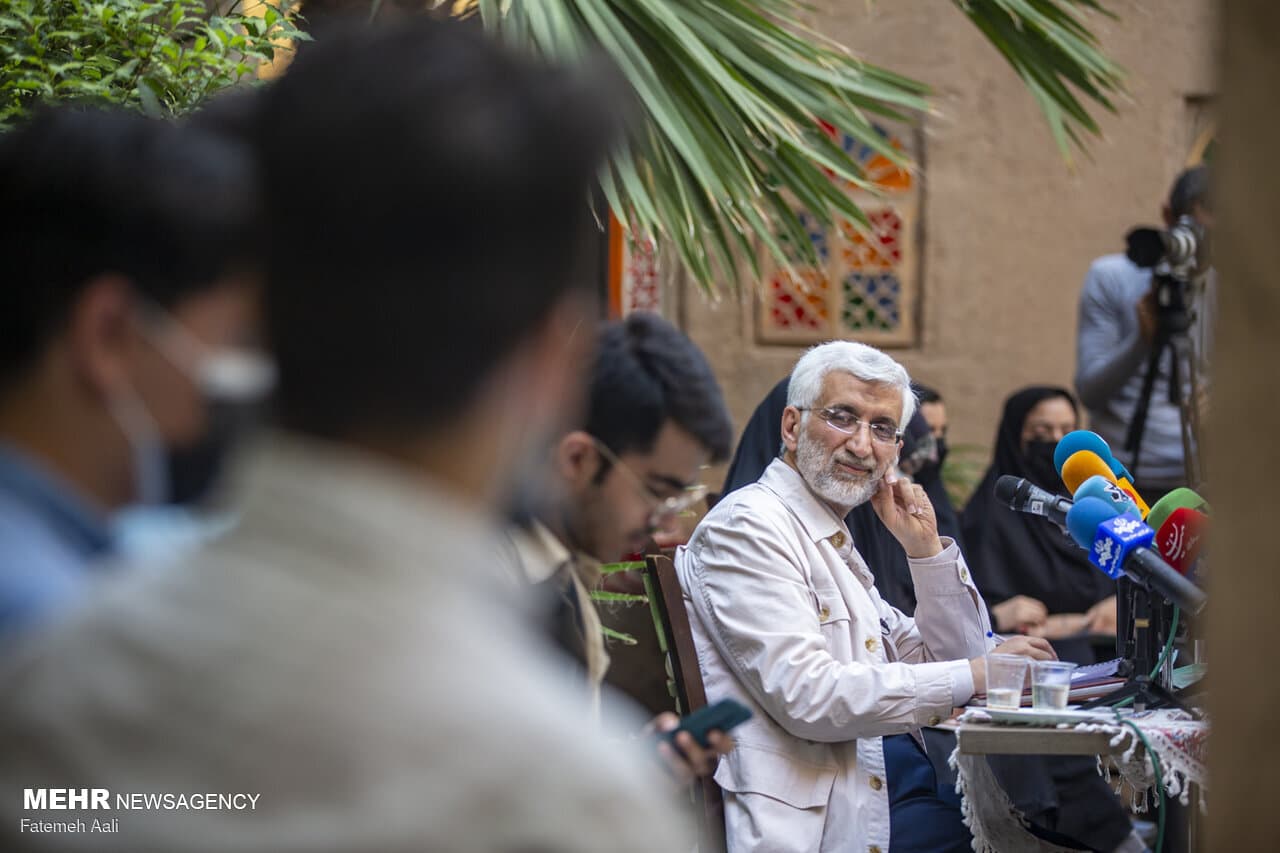 تصویر خبر: سعید جلیلی: بعد از شهادت آقای شهید گفتند کار ایران چند روزه تمام است اما بعد از ۴۰ روز به دریوزگی افتادند/ رهبر شهید گفته بودند مذاکره جواب نمی‌دهد