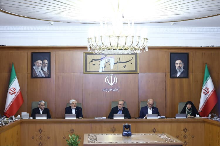 تصویر خبر: پزشکیان: پیگیر تحقق دستور رهبر انقلاب برای عبور از شرایط «نه جنگ، نه صلح» هستیم