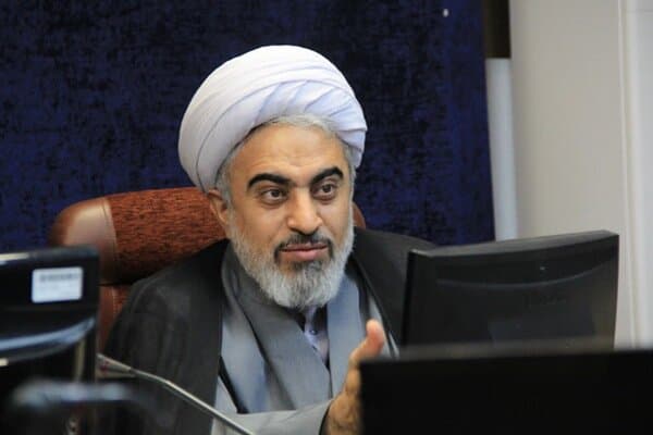 تصویر خبر: واحدی: نقش روحانیت در تقویت روحیه رزمندگان دفاع مقدس ماندگار است