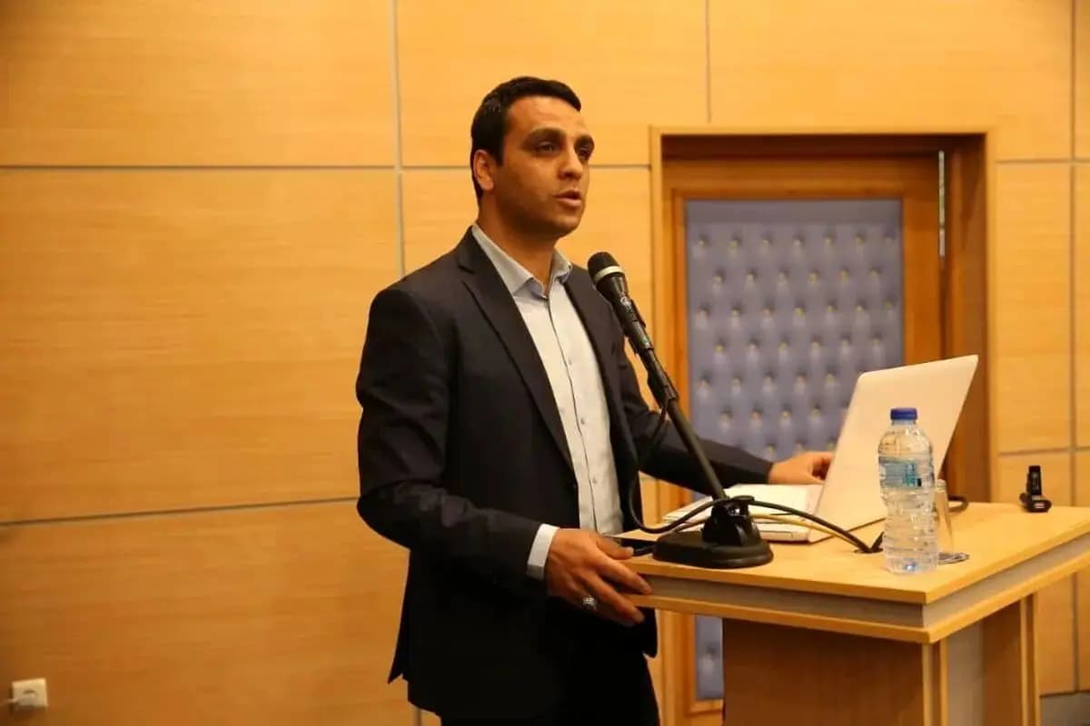 تصویر خبر: فتاحی: تراکتور و گل‌گهر اگر پرواز مستقیم بخواهند کمک می‌کنیم!