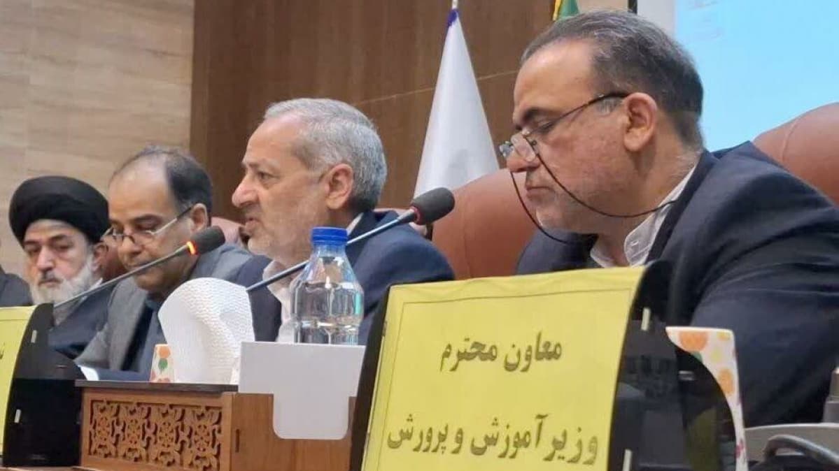 تصویر خبر: وزیر آموزش و پرورش: آموزش حضوری مدارس تعطیل نمی شود