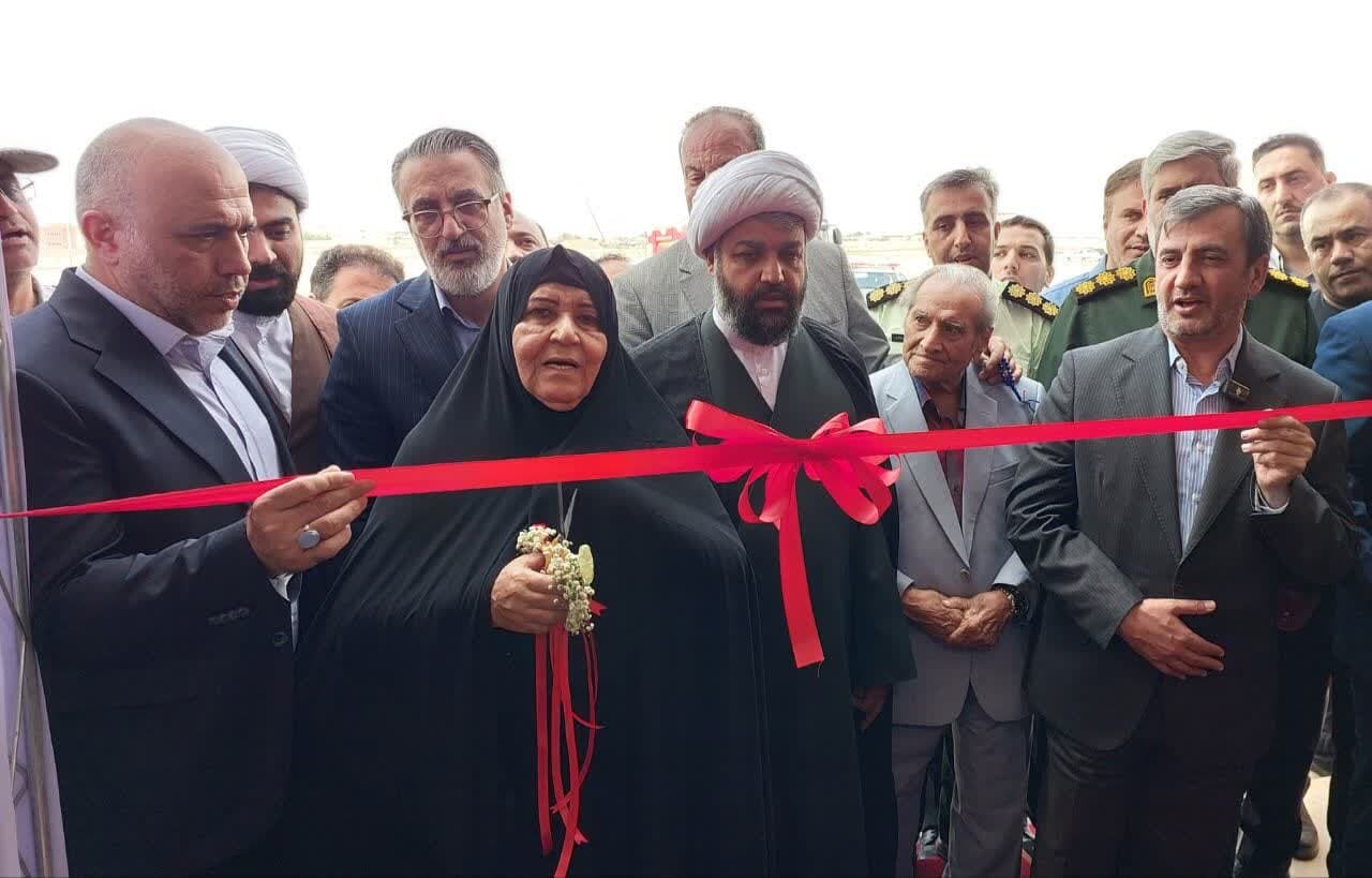 تصویر خبر: بهرهبرداری از خانه کشتی و ورزشهای رزمی شهید حاجیزاده