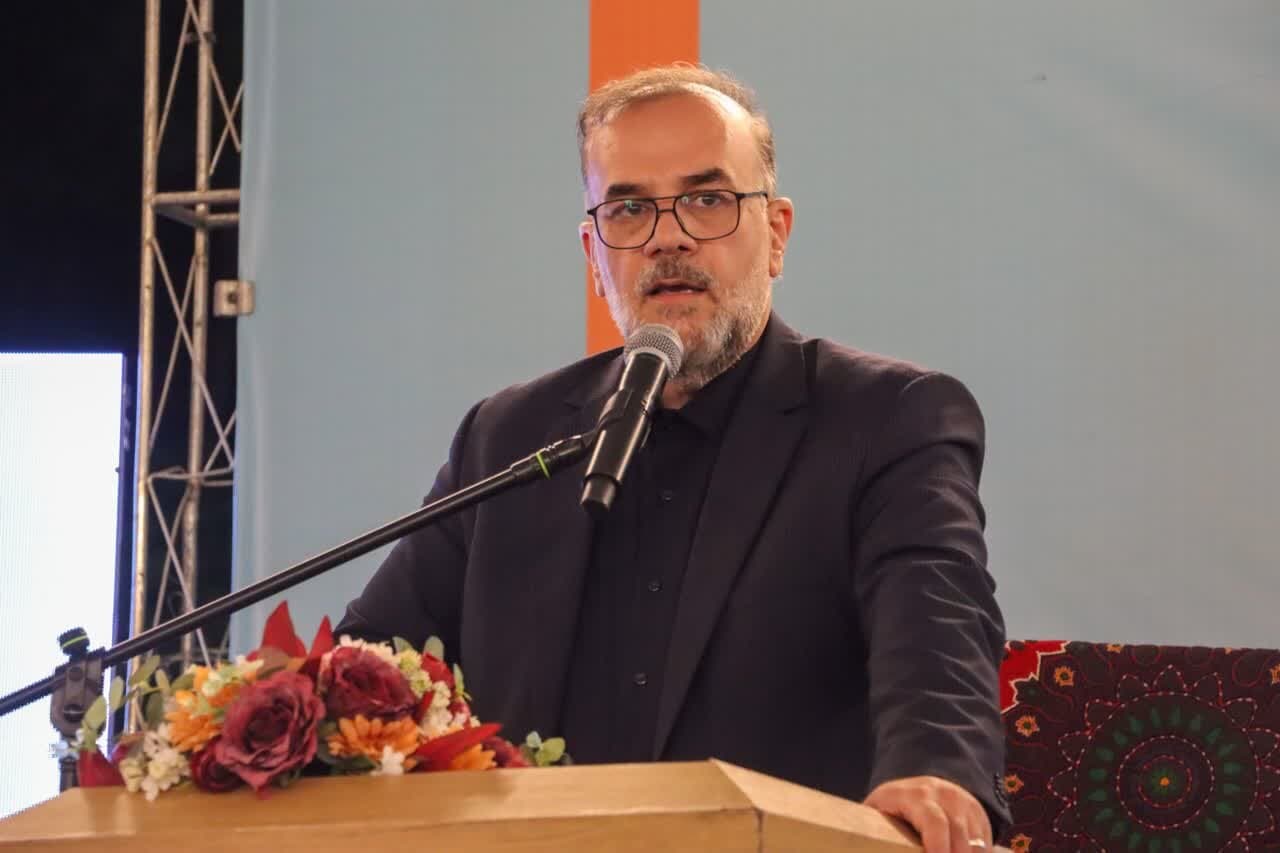 تصویر خبر: شهردار: در کنار موکب‌داران کرمانی میدان‌داری کردیم/ اجتماع ۲۰۰ روزه دشمن‌شکن است