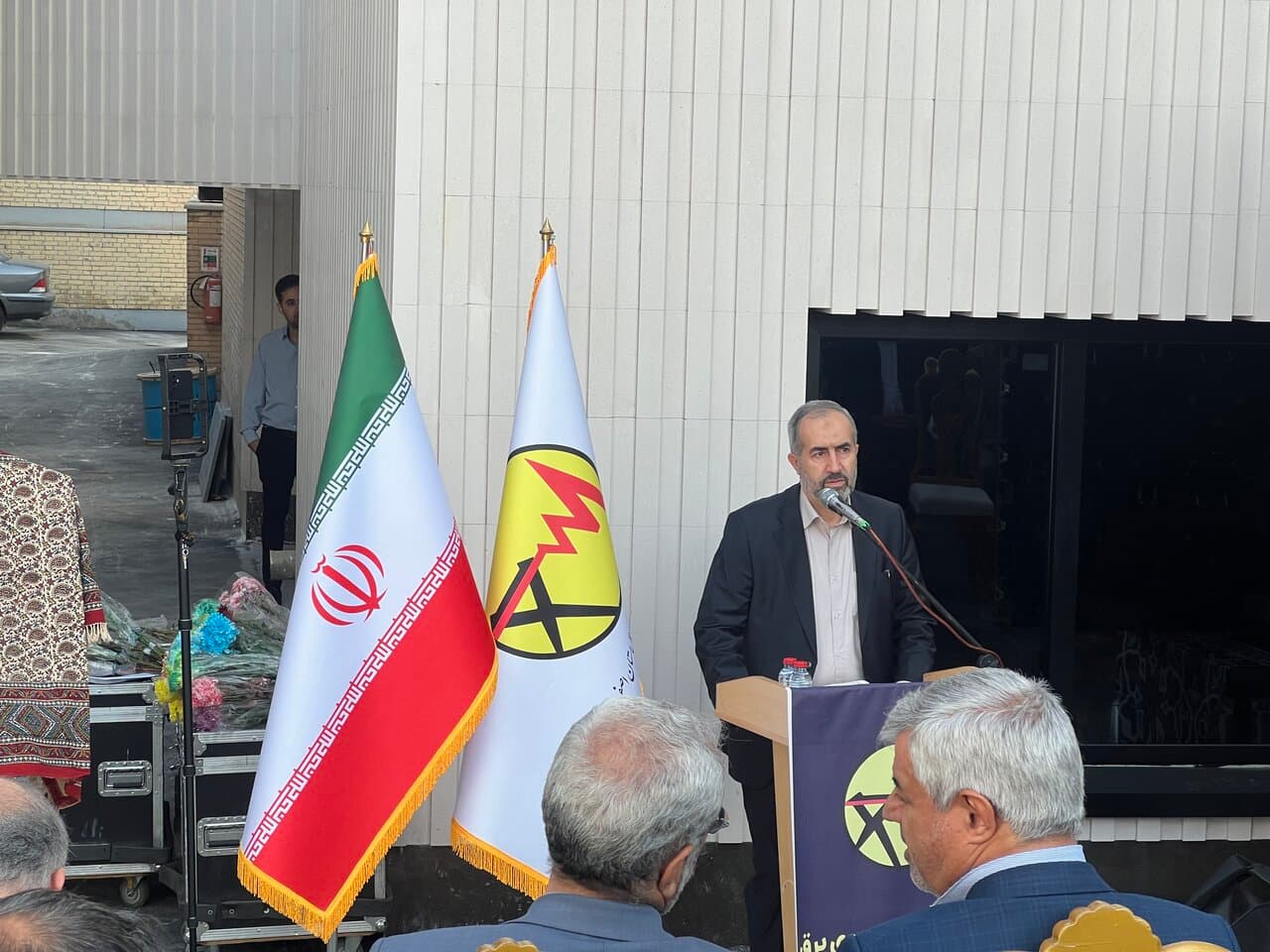 تصویر خبر: معاون هماهنگی، مالی و پشتیبانی و امور مجامع توانیر:صنعت برق با تمام توان در خدمت مردم است