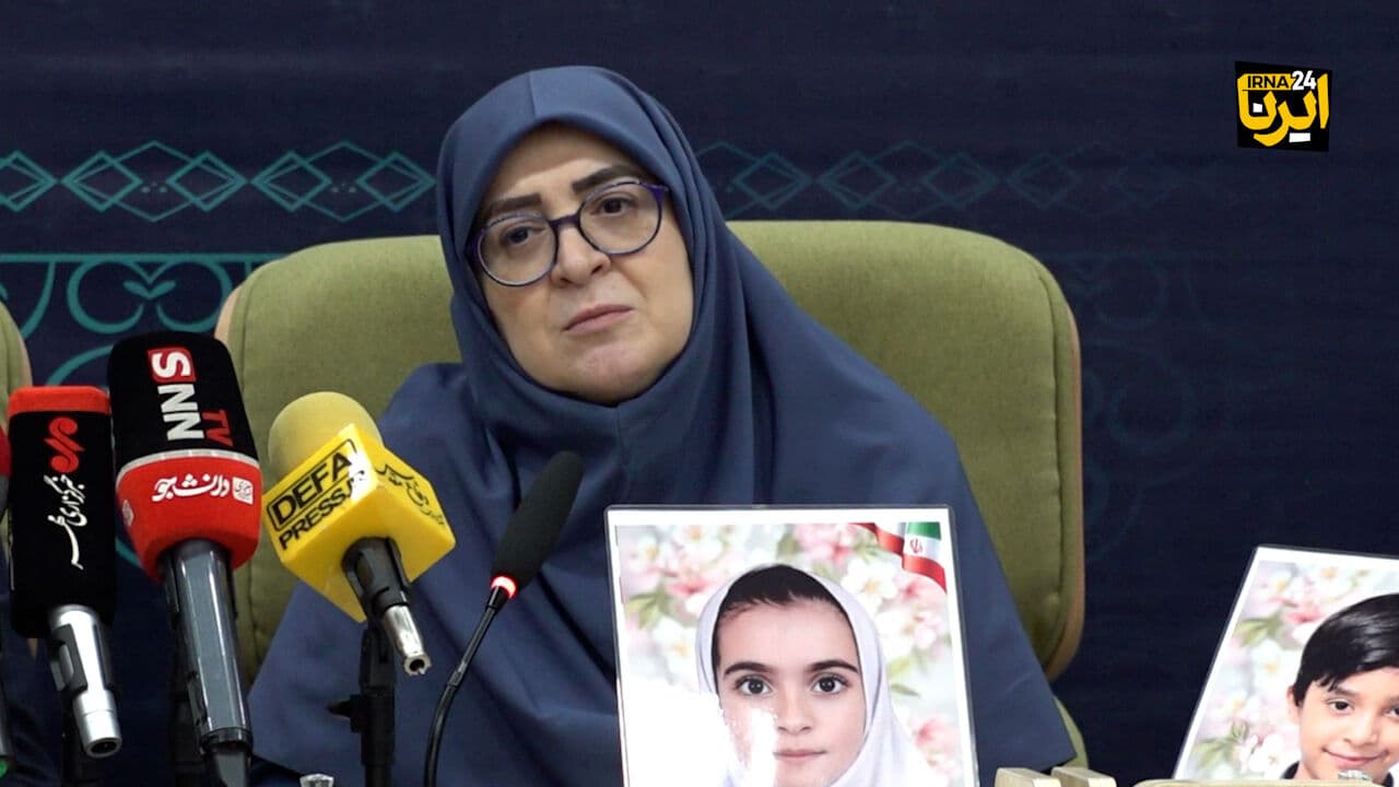 تصویر خبر: مهاجرانی: ایران استوار و در عین حال مظلوم مقابل خون‌آشام‌ترین افراد ایستاده است