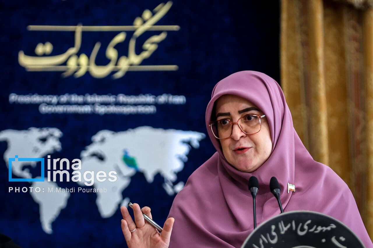 تصویر خبر: مهاجرانی: ایران استوار و در عین حال مظلوم مقابل خون‌آشام‌ترین افراد ایستاده است