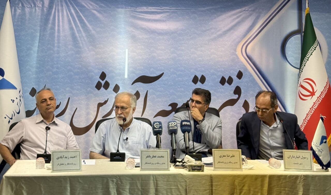 تصویر خبر: عطریانفر: احزاب و رسانه در ایران نابالغ متولد شدند