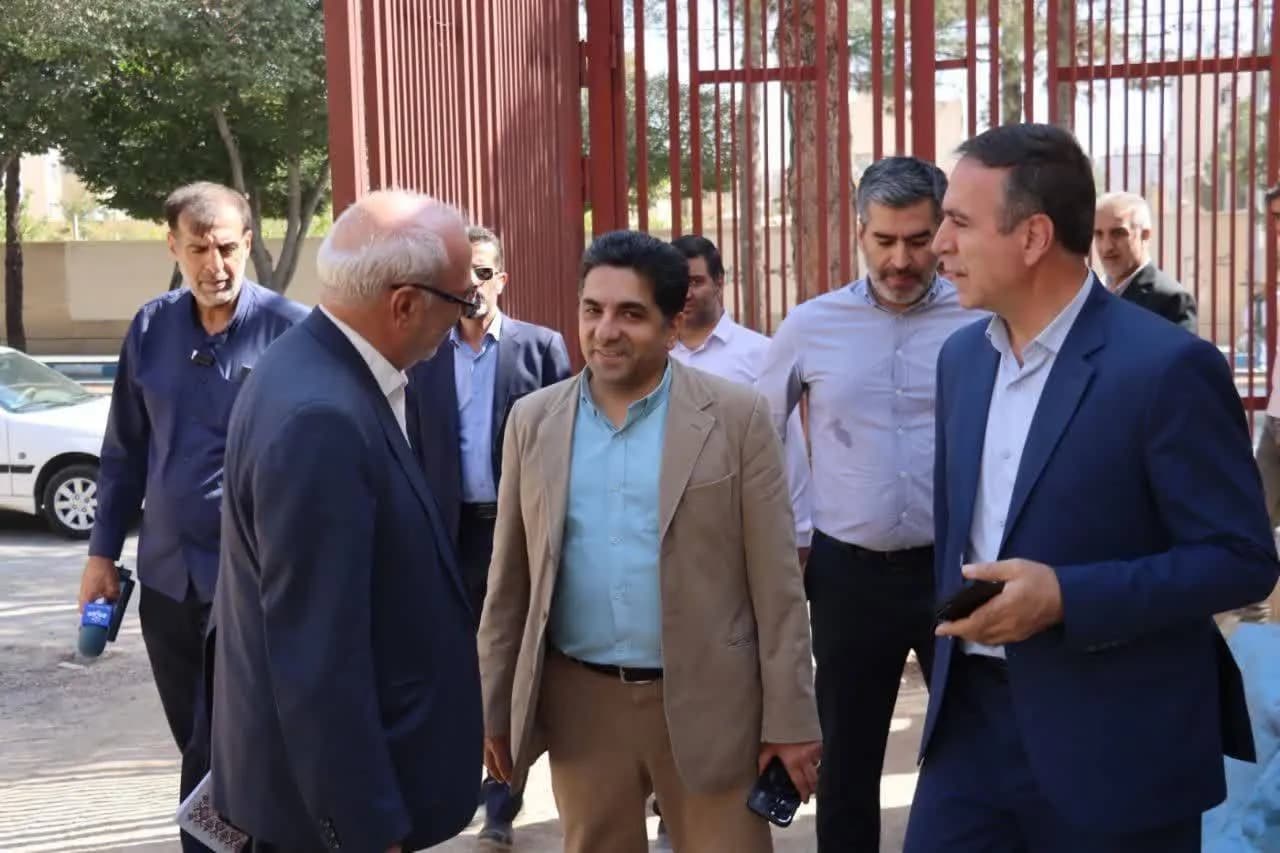 تصویر خبر: بازدید مدیرعامل شرکت توسعه و نگهداری اماکن ورزشی کشور از پروژه استخر شاهین‌شهر