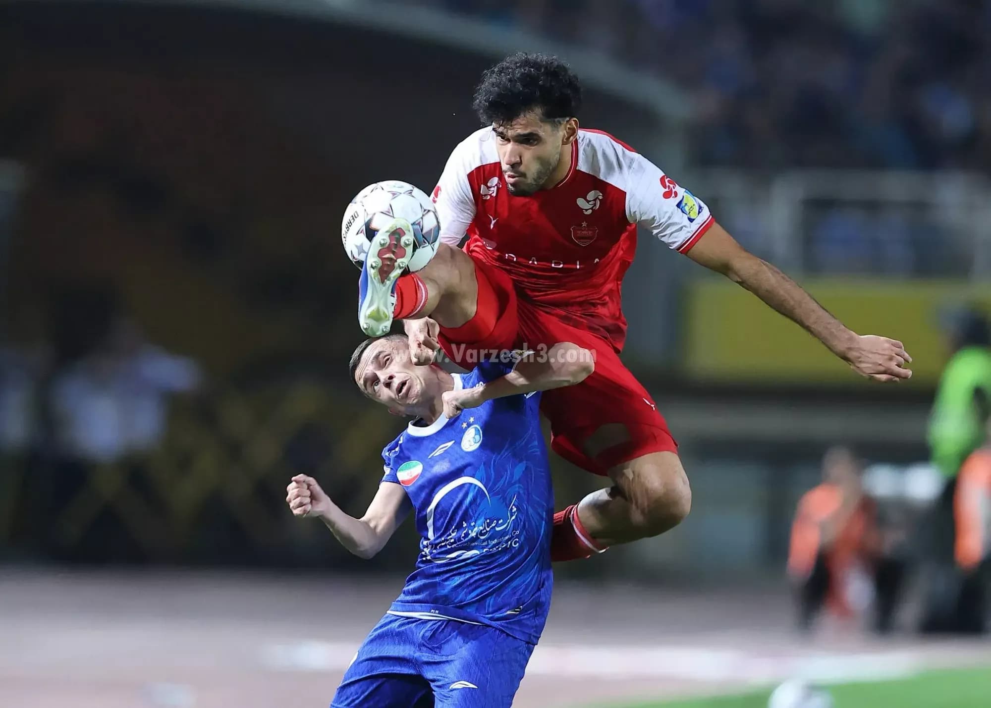 تصویر خبر: استقلال و پرسپولیس در دربی ۱۰۷ به تساوی رسیدند