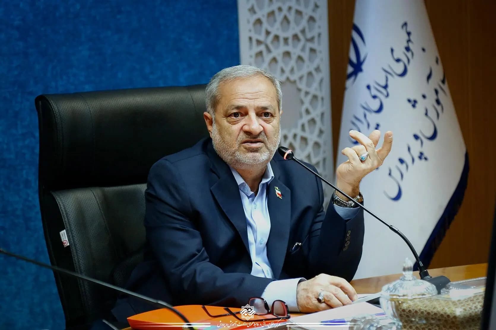 تصویر خبر: وزیر آموزشوپرورش: الزام دانشآموزان به حضور در کلاس درس با پلاک، دروغ است
