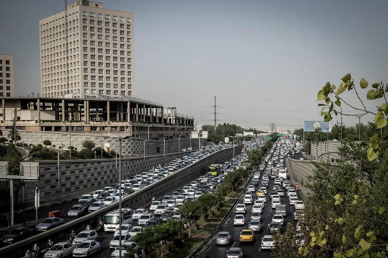 تصویر خبر: ترافیک نیمهسنگین در ۳ محور پرتردد تهران
